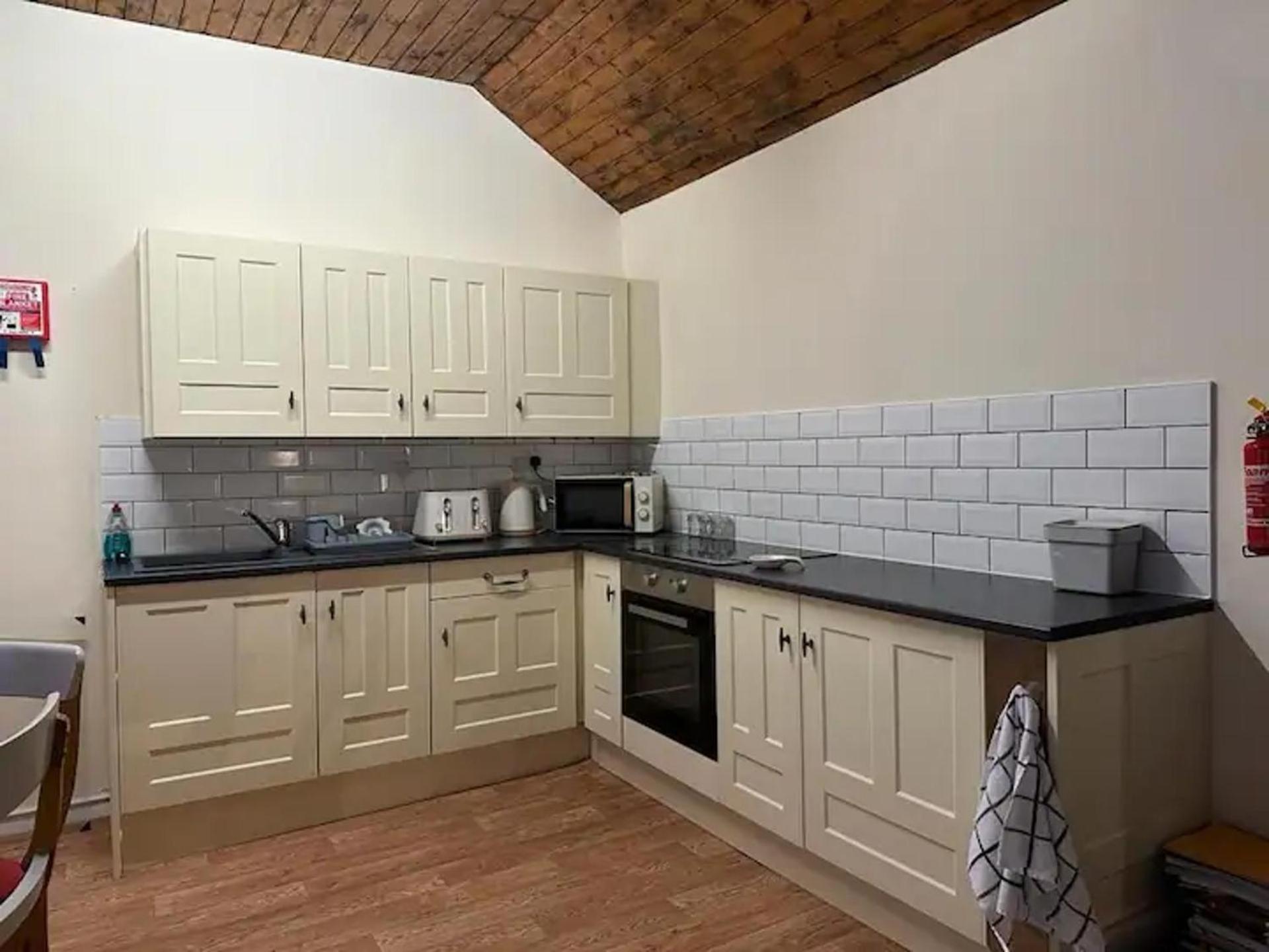 2 Bed-Sleeps 4-Sea View-Pet Friendly-Parking Apartment Llanelli Ngoại thất bức ảnh