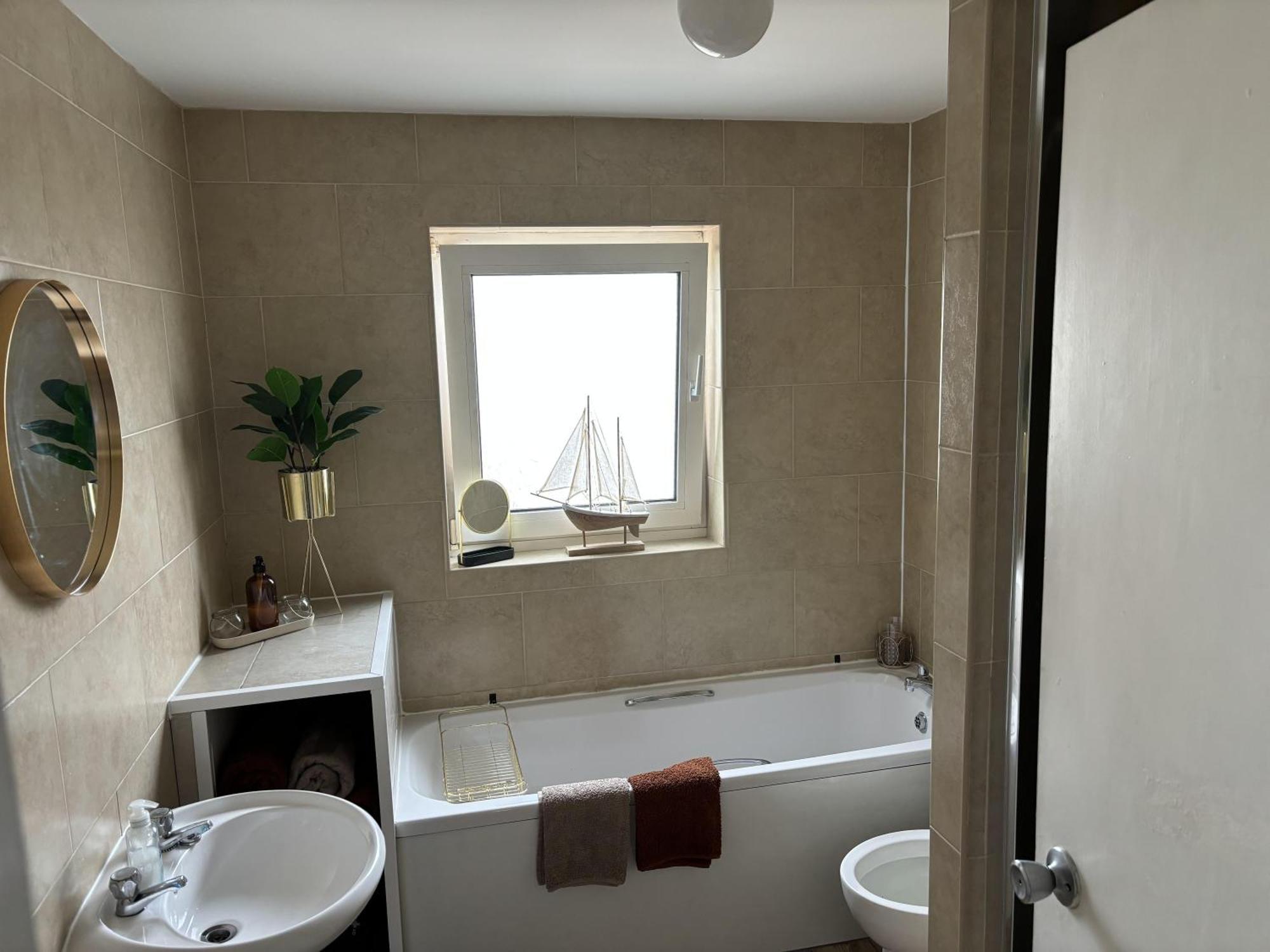 2 Bed-Sleeps 4-Sea View-Pet Friendly-Parking Apartment Llanelli Ngoại thất bức ảnh
